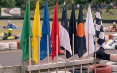 Qué significan las banderas en karting y competición