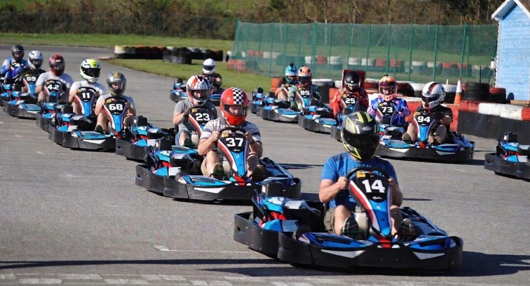 Qué ponerse para ir a los karts: equipación correcta de pies a cabeza
