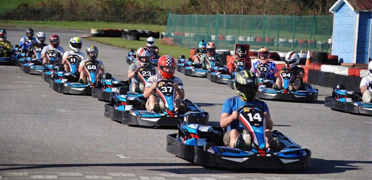 Qué ponerse para ir a los karts Qué ponerse para ir a los karts